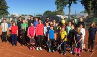 Gruppenfoto der Teilnehmenden des Tenniscamps